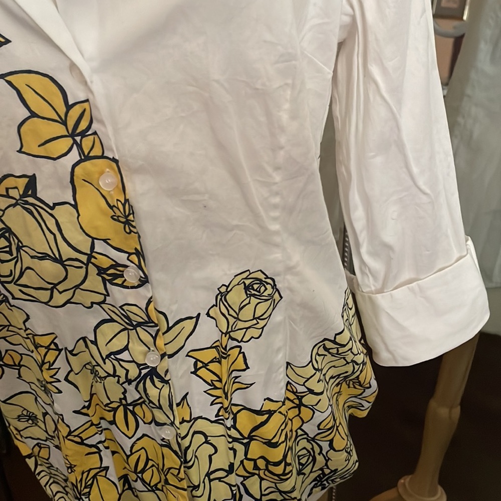 White blouse with yellow flowers - Picture 2 of 8